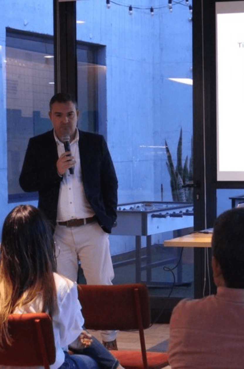 Alirio Coutinho dando capacitación